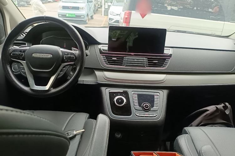 Used SAIC MAXUS G20 2023 Facelifted ES 2.0T Gasoline Automatic Value Edition Center Console