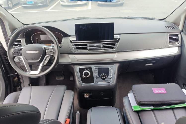 Used SAIC MAXUS G20 2023 Facelifted ES 2.0T Gasoline Automatic Value Edition Center Console