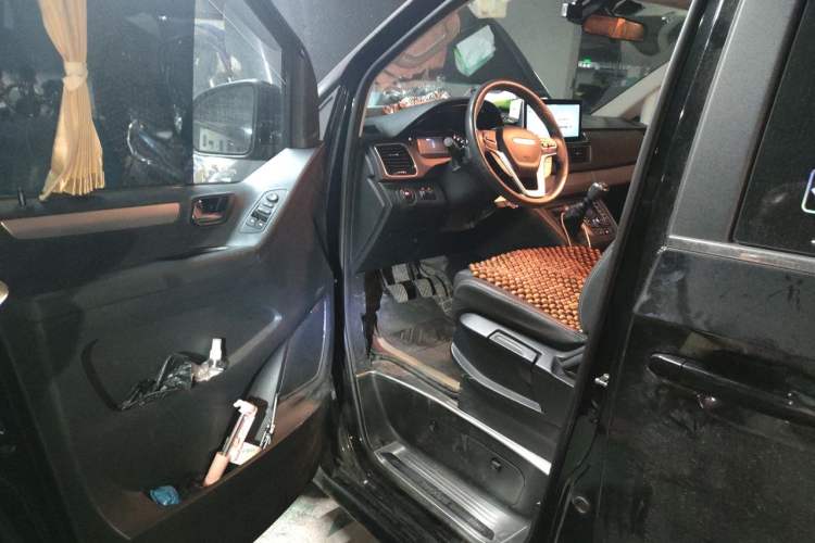 Used SAIC MAXUS G20 2023 Facelifted ES 2.0T Diesel Manual - Exceptional Value Edition Driver Seat