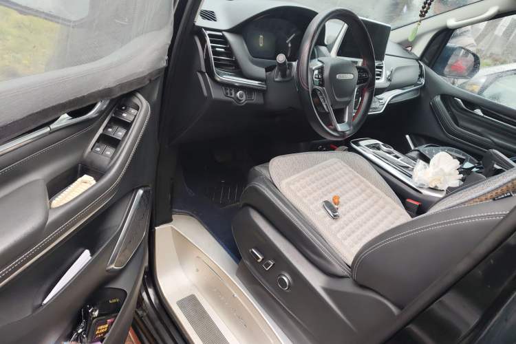 Used SAIC MAXUS G20 2023 Facelifted PLUS 2.0T Gasoline Automatic Luxury Edition Driver Seat
