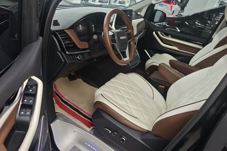 Used SAIC MAXUS G20 2023 Facelift PLUS 2.0T Diesel Automatic Luxury Edition Driver Seat