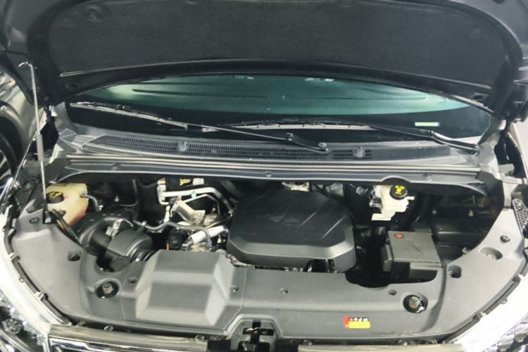 Used SAIC MAXUS G20 2023 Facelifted ES 2.0T Gasoline Automatic Value Edition Engine Bay