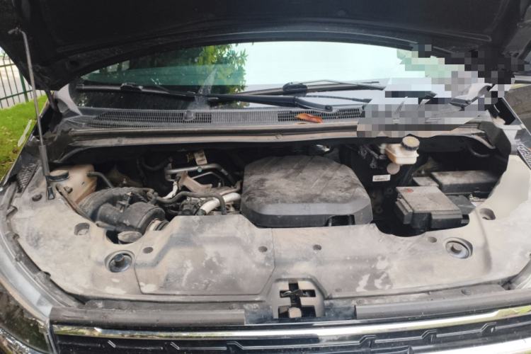 Used SAIC MAXUS G20 2023 Facelifted ES 2.0T Gasoline Automatic Value Edition Engine Bay