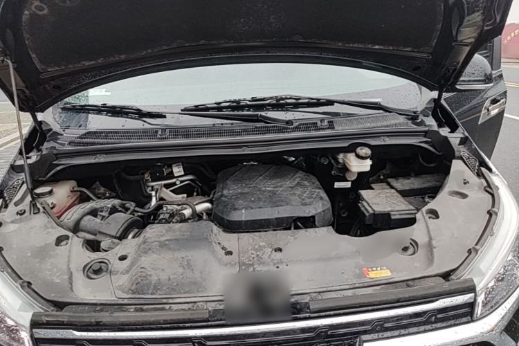 Used SAIC MAXUS G20 2023 Facelifted ES 2.0T Gasoline Automatic Value Edition Engine Bay