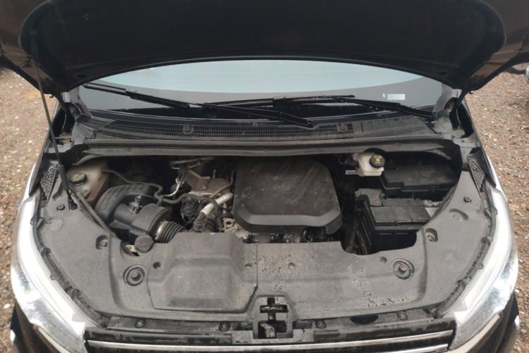 Used SAIC MAXUS G20 2023 Facelifted PLUS 2.0T Gasoline Automatic Luxury Edition Engine Bay