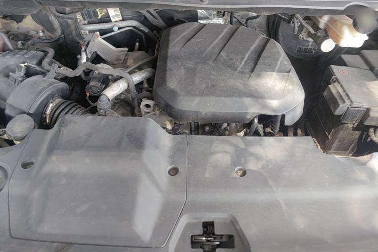 Used SAIC MAXUS G20 2023 Facelifted ES 2.0T Gasoline Automatic Value Edition Engine Bay