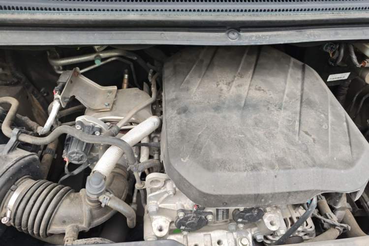 Used SAIC MAXUS G20 2023 Facelifted ES 2.0T Gasoline Automatic Value Edition Engine Bay