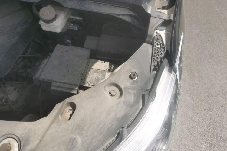 Used SAIC MAXUS G20 2023 Facelifted ES 2.0T Gasoline Automatic Value Edition Engine Bay Left