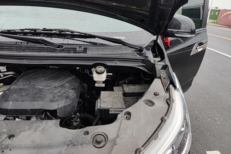 Used SAIC MAXUS G20 2023 Facelifted ES 2.0T Gasoline Automatic Value Edition Engine Bay Left