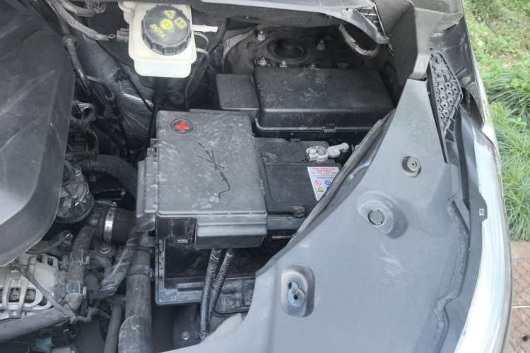 Used SAIC MAXUS G20 2023 Facelifted ES 2.0T Gasoline Automatic Value Edition Engine Bay Left