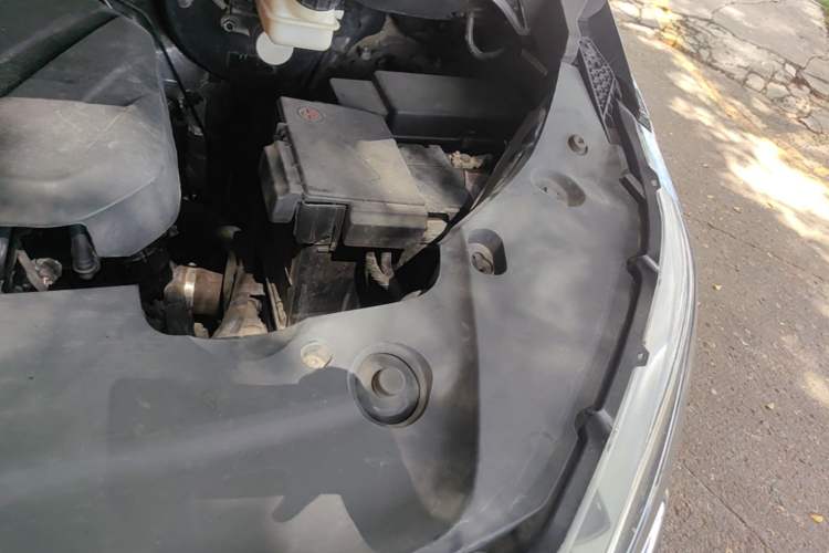 Used SAIC MAXUS G20 2023 Facelifted ES 2.0T Gasoline Automatic Value Edition Engine Bay Left