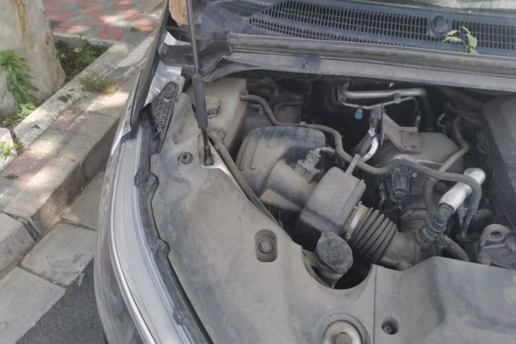 Used SAIC MAXUS G20 2023 Facelifted ES 2.0T Gasoline Automatic Value Edition Engine Bay Right