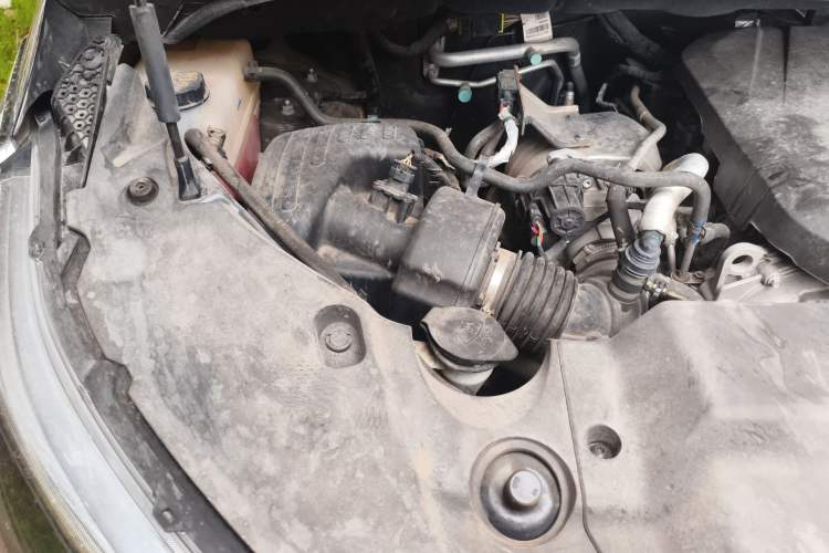 Used SAIC MAXUS G20 2023 Facelifted ES 2.0T Gasoline Automatic Value Edition Engine Bay Right