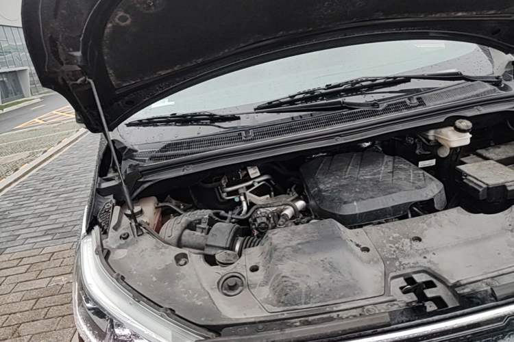 Used SAIC MAXUS G20 2023 Facelifted ES 2.0T Gasoline Automatic Value Edition Engine Bay Right