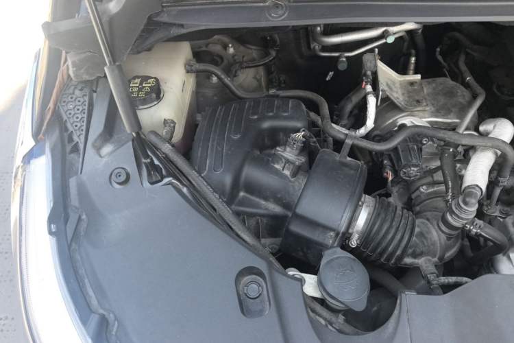 Used SAIC MAXUS G20 2023 Facelifted ES 2.0T Gasoline Automatic Value Edition Engine Bay Right