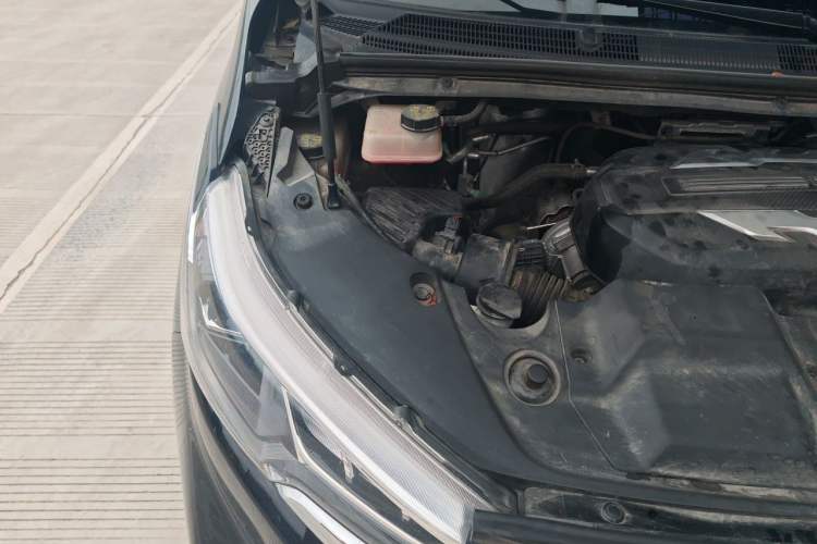 Used SAIC MAXUS G20 2023 Facelifted ES 2.0T Diesel Manual - Exceptional Value Edition Engine Bay Right