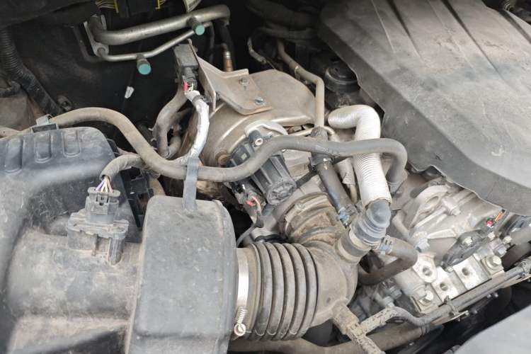 Used SAIC MAXUS G20 2023 Facelifted ES 2.0T Gasoline Automatic Value Edition Engine Bay Right