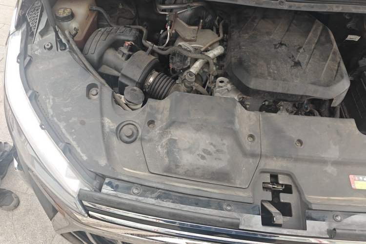 Used SAIC MAXUS G20 2023 Facelifted PLUS 2.0T Gasoline Automatic Luxury Edition Engine Bay Right