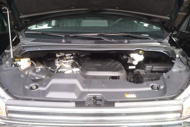 Used SAIC MAXUS G20 2023 Facelifted PLUS 2.0T Gasoline Automatic Luxury Edition Engine Bay