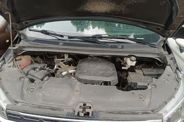 Used SAIC MAXUS G20 2023 Facelifted ES 2.0T Gasoline Automatic Value Edition Engine Bay