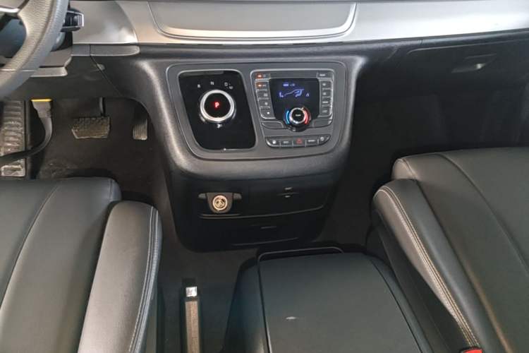 Used SAIC MAXUS G20 2023 Facelifted ES 2.0T Gasoline Automatic Value Edition Gear Lever