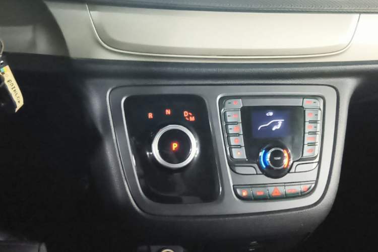 Used SAIC MAXUS G20 2023 Facelifted ES 2.0T Gasoline Automatic Value Edition Gear Lever