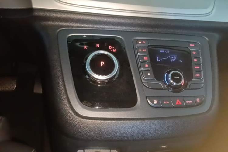 Used SAIC MAXUS G20 2023 Facelifted ES 2.0T Gasoline Automatic Value Edition Gear Lever