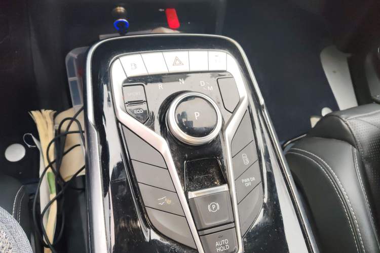 Used SAIC MAXUS G20 2023 Facelifted PLUS 2.0T Gasoline Automatic Luxury Edition Gear Lever