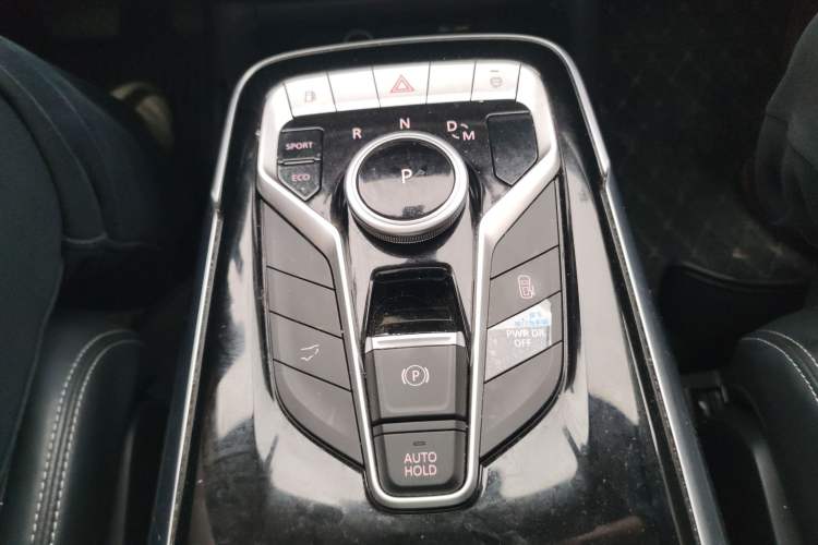 Used SAIC MAXUS G20 2023 Facelifted PLUS 2.0T Gasoline Automatic Luxury Edition Gear Lever