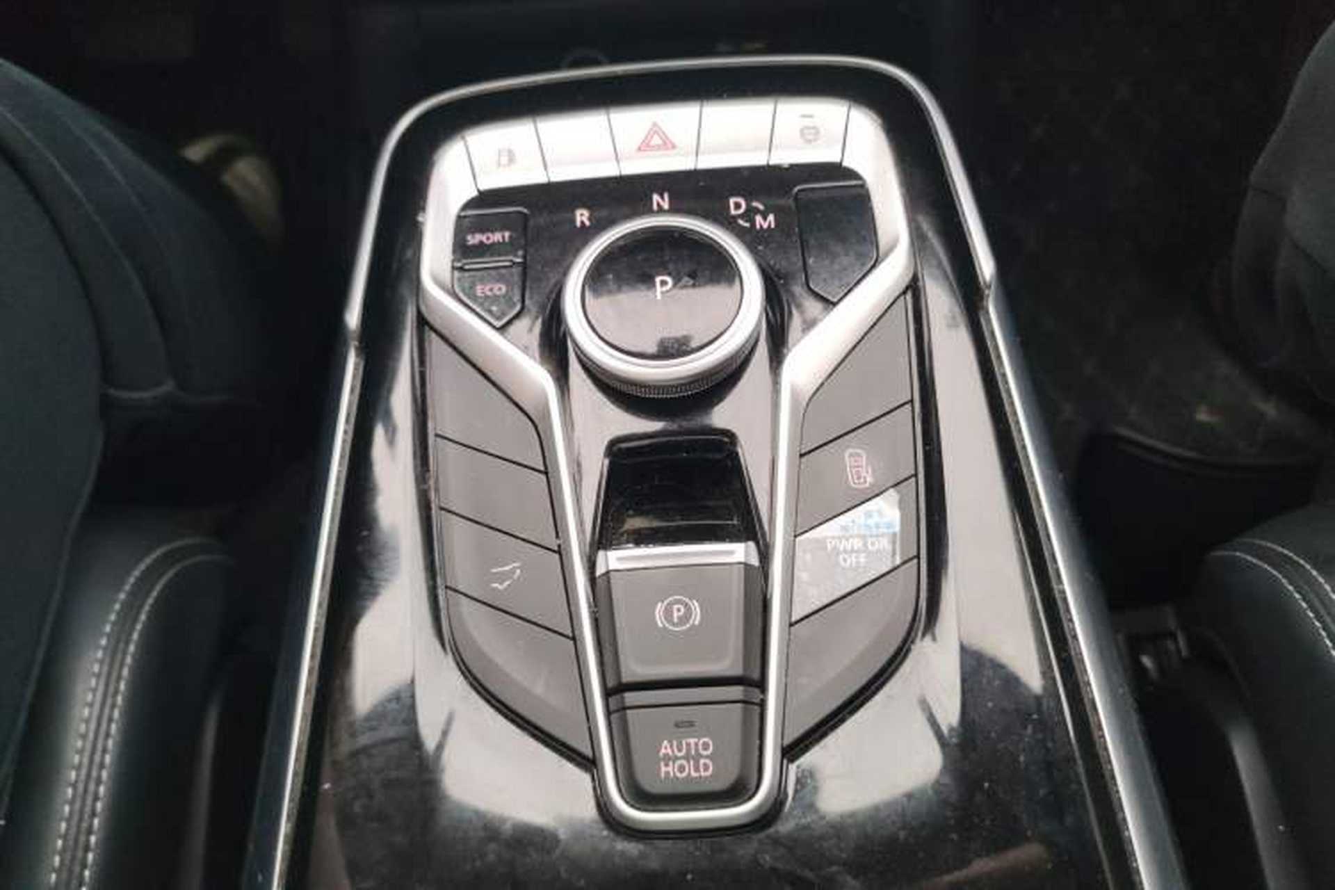 Used SAIC MAXUS G20 2023 Facelifted PLUS 2.0T Gasoline Automatic Luxury Edition Gear Lever