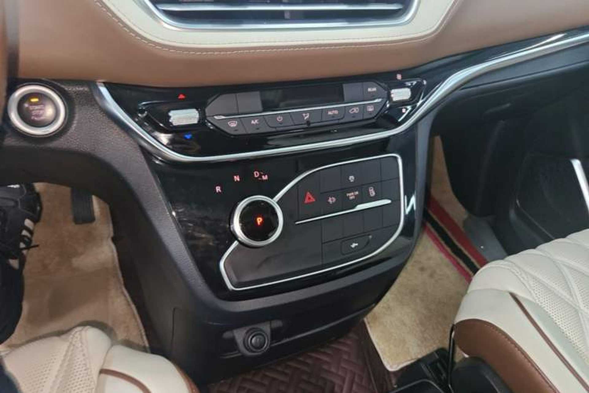 Used SAIC MAXUS G20 2023 Facelift PLUS 2.0T Diesel Automatic Luxury Edition Gear Lever