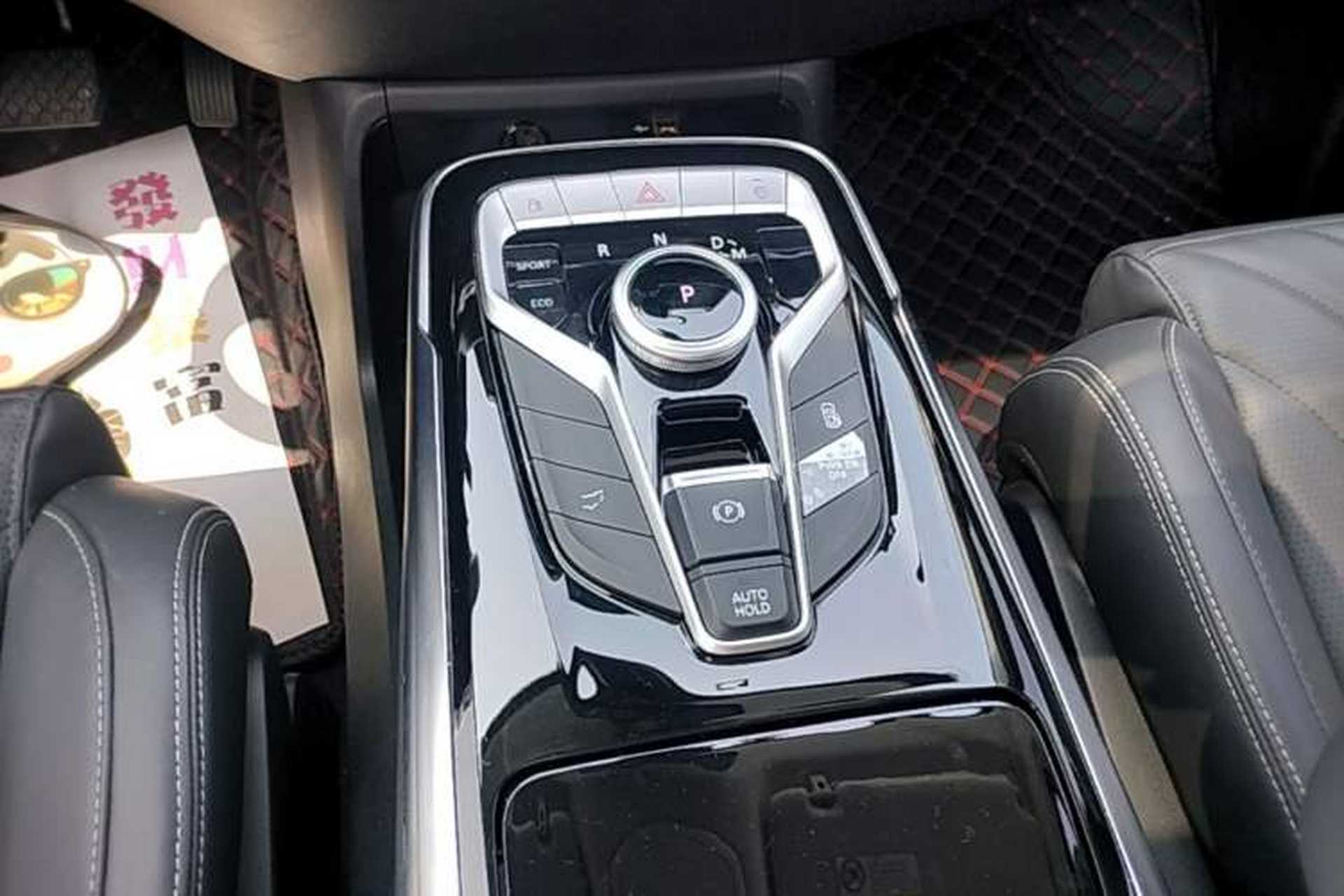 Used SAIC MAXUS G20 2023 Facelifted PLUS 2.0T Gasoline Automatic Luxury Edition Gear Lever