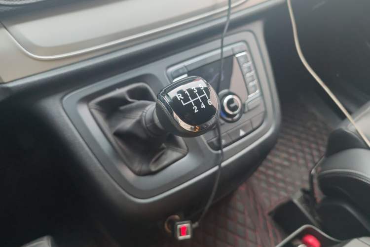 Used SAIC MAXUS G20 2023 Facelifted ES 2.0T Diesel Manual - Exceptional Value Edition Gear Lever