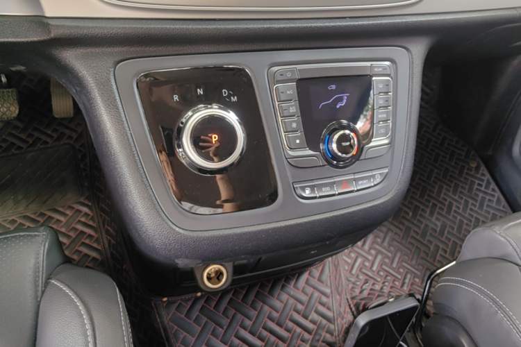 Used SAIC MAXUS G20 2023 Facelifted ES 2.0T Gasoline Automatic Value Edition Gear Lever