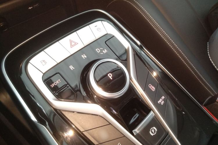 Used SAIC MAXUS G20 2023 Facelifted PLUS 2.0T Gasoline Automatic Luxury Edition Gear Lever