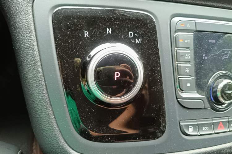 Used SAIC MAXUS G20 2023 Facelifted ES 2.0T Gasoline Automatic Value Edition Gear Lever