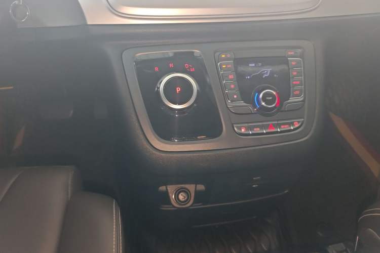 Used SAIC MAXUS G20 2023 Facelifted ES 2.0T Gasoline Automatic Value Edition Gear Lever
