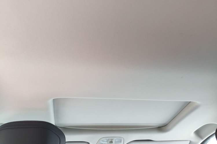 Used SAIC MAXUS G20 2023 Facelifted PLUS 2.0T Gasoline Automatic Luxury Edition Headliner