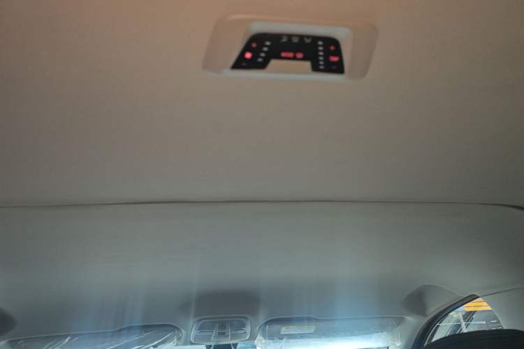 Used SAIC MAXUS G20 2023 Facelifted ES 2.0T Gasoline Automatic Value Edition Headliner