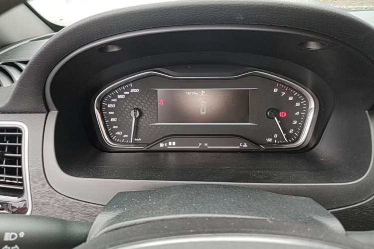 Used SAIC MAXUS G20 2023 Facelifted ES 2.0T Gasoline Automatic Value Edition Instrument Cluster