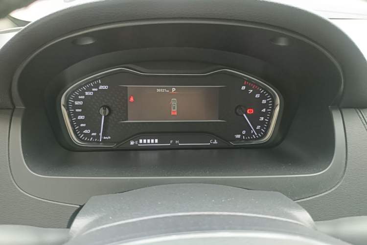 Used SAIC MAXUS G20 2023 Facelifted ES 2.0T Gasoline Automatic Value Edition Instrument Cluster
