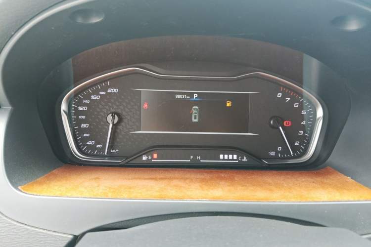 Used SAIC MAXUS G20 2023 Facelifted ES 2.0T Gasoline Automatic Value Edition Instrument Cluster