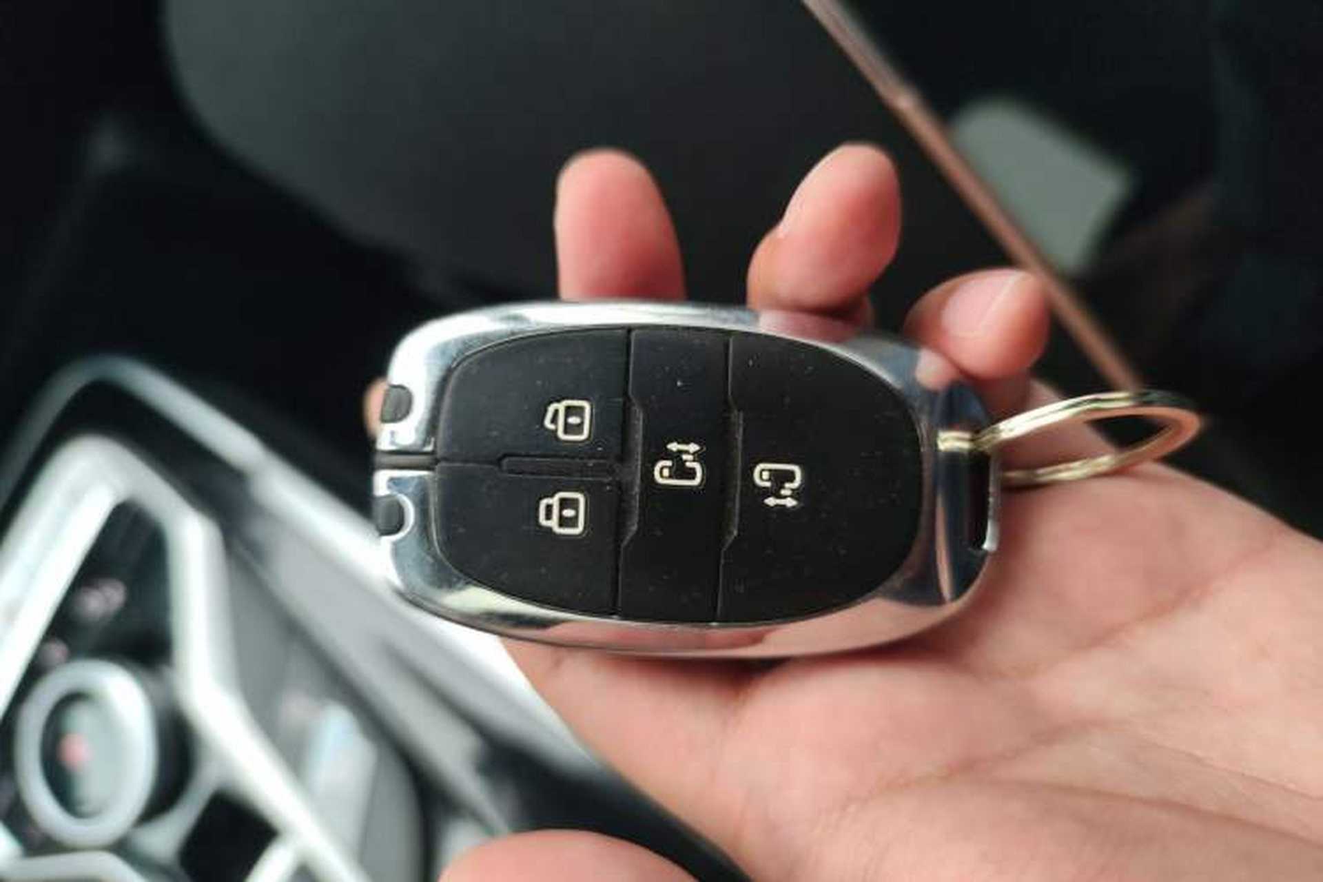 Used SAIC MAXUS G20 2023 Facelifted PLUS 2.0T Gasoline Automatic Luxury Edition Interior 1