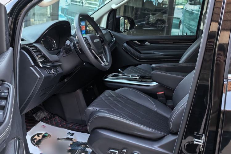 Used SAIC MAXUS G20 2023 Facelifted PLUS 2.0T Gasoline Automatic Luxury Edition Interior 1
