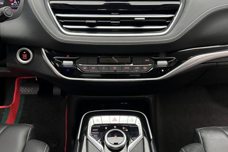 Used SAIC MAXUS G20 2023 Facelifted PLUS 2.0T Gasoline Automatic Luxury Edition Interior 11