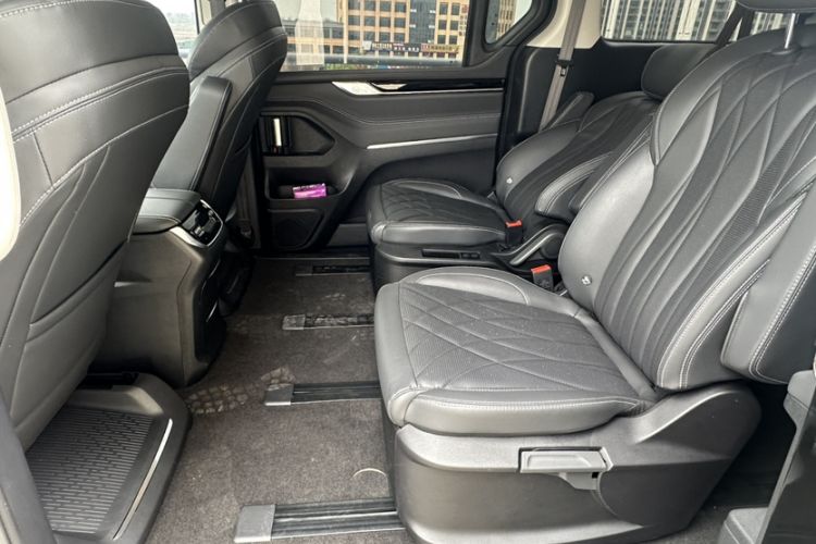Used SAIC MAXUS G20 2023 PLUS 2.0T Gasoline Automatic Luxury Edition Interior 2