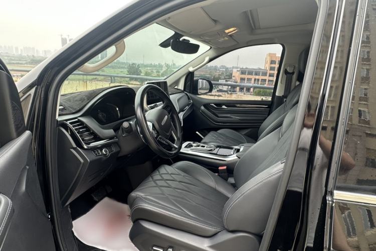 Used SAIC MAXUS G20 2023 PLUS 2.0T Gasoline Automatic Luxury Edition Interior 3