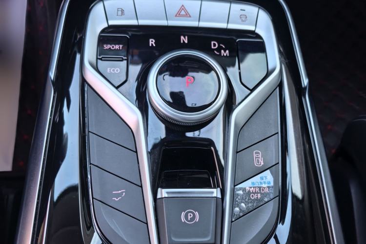 Used SAIC MAXUS G20 2023 Facelifted PLUS 2.0T Gasoline Automatic Luxury Edition Interior 4