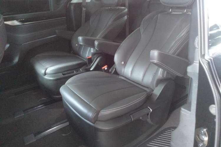 Used SAIC MAXUS G20 2023 Facelifted PLUS 2.0T Gasoline Automatic Luxury Edition Interior 4