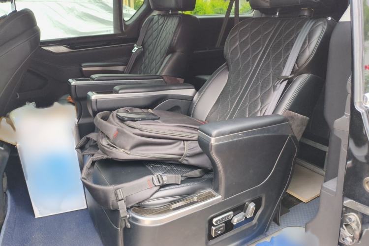 Used SAIC MAXUS G20 2023 Facelifted PLUS 2.0T Gasoline Automatic Luxury Edition Interior 4